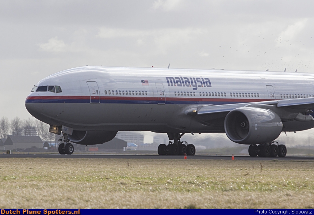 9M-MRF Boeing 777-200 Malaysia Airlines by Sippowitz