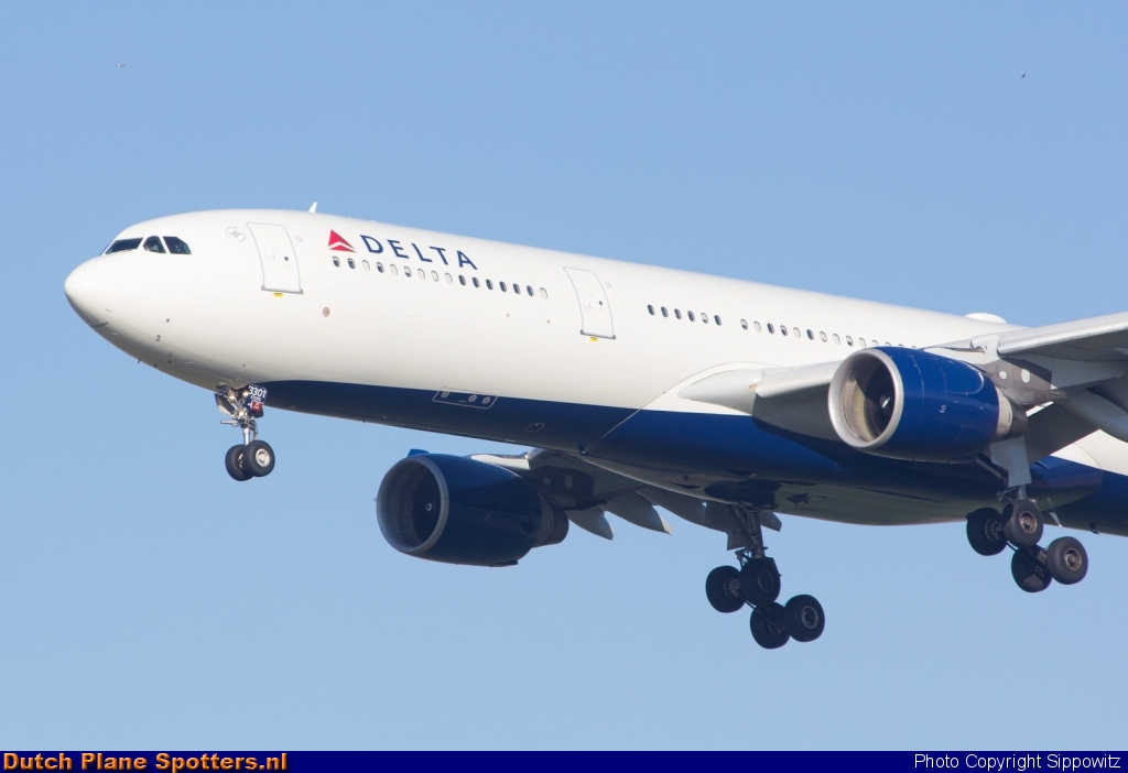 N801NW Airbus A330-300 Delta Airlines by Sippowitz