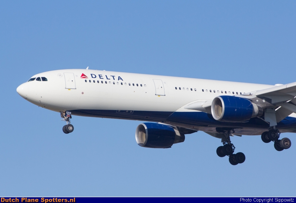 N813NW Airbus A330-300 Delta Airlines by Sippowitz