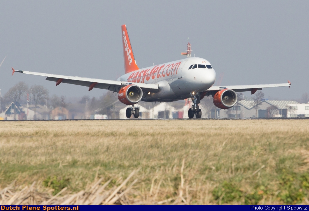 G-EZED Airbus A319 easyJet by Sippowitz