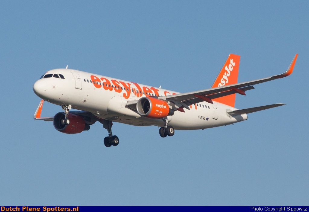 G-EZWL Airbus A320 easyJet by Sippowitz