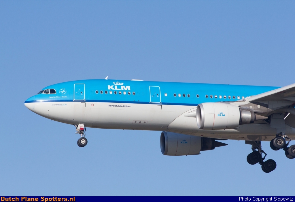 PH-AOM Airbus A330-200 KLM Royal Dutch Airlines by Sippowitz