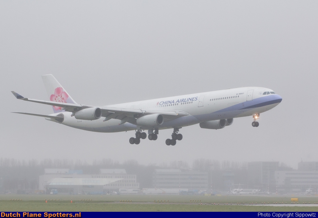 B-18807 Airbus A340-300 China Airlines by Sippowitz