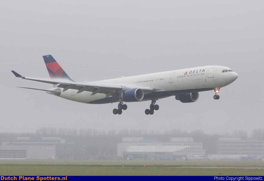 N815NW Airbus A330-300 Delta Airlines by Sippowitz
