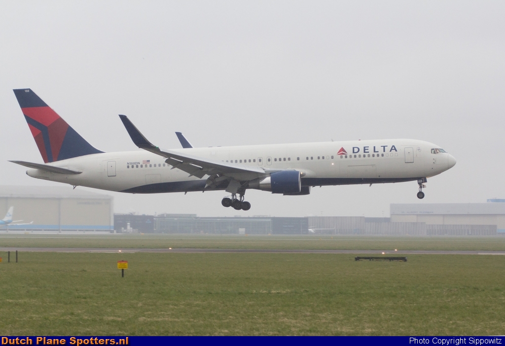 N188DN Boeing 767-300 Delta Airlines by Sippowitz