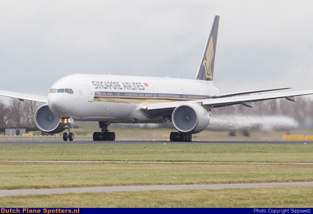 9V-SWT Boeing 777-300 Singapore Airlines by Sippowitz