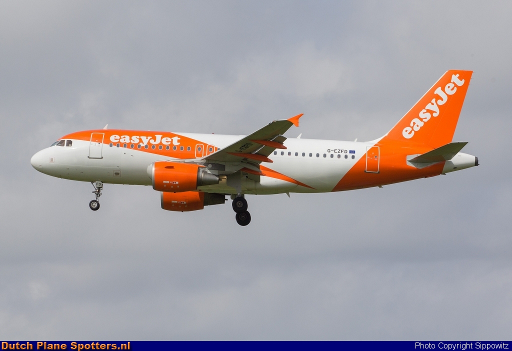 G-EZFD Airbus A319 easyJet by Sippowitz