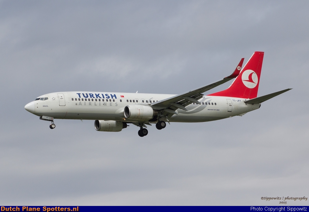 TC-JFF Boeing 737-800 Turkish Airlines by Sippowitz