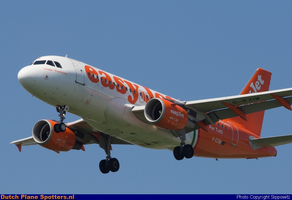 G-EZIW Airbus A319 easyJet by Sippowitz