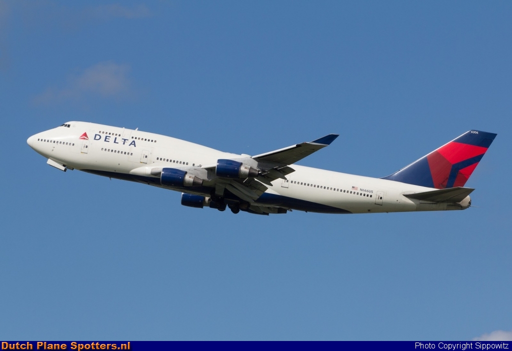 N666US Boeing 747-400 Delta Airlines by Sippowitz