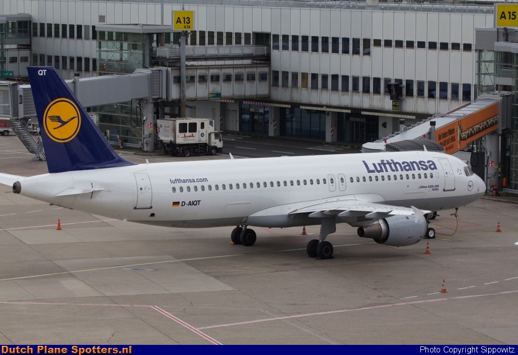 D-AIQT Airbus A320 Lufthansa by Sippowitz