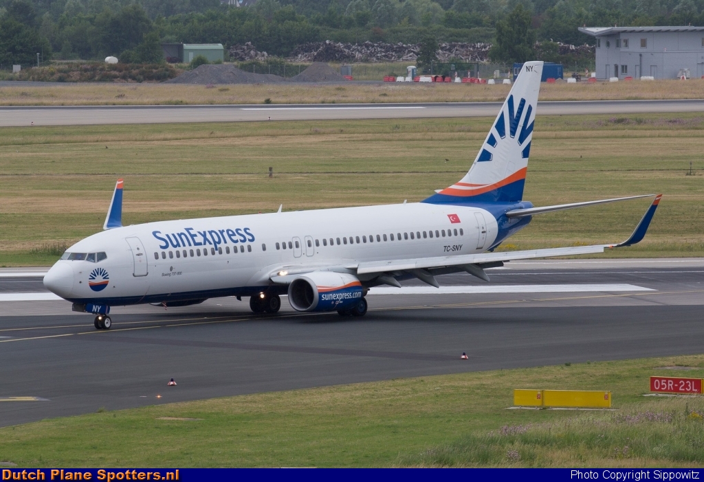 TC-SNY Boeing 737-800 SunExpress by Sippowitz