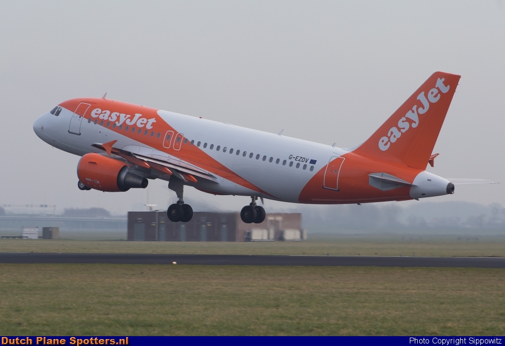 G-EZDV Airbus A319 easyJet by Sippowitz