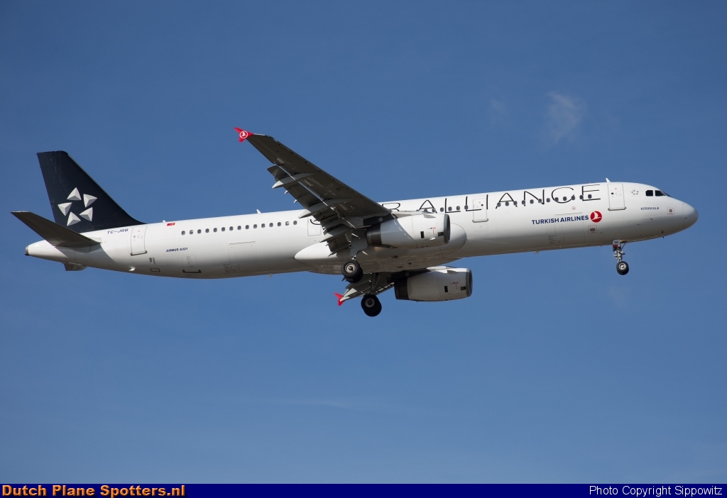 TC-JRB Airbus A321 Turkish Airlines by Sippowitz