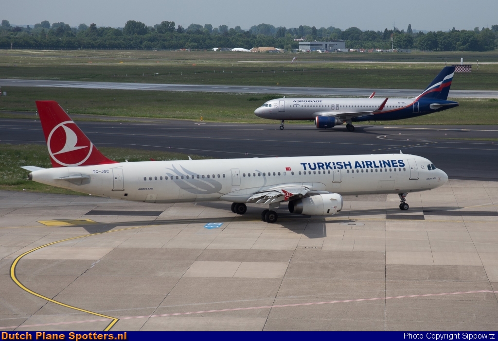 TC-JSC Airbus A321 Turkish Airlines by Sippowitz