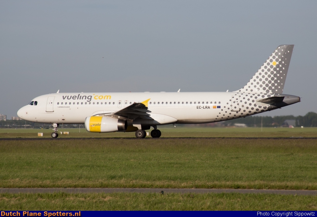 EC-LRA Airbus A320 Vueling.com by Sippowitz