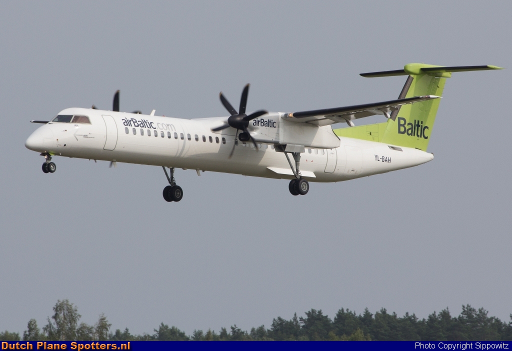YL-BAH Bombardier Dash 8-Q400 Air Baltic by Sippowitz