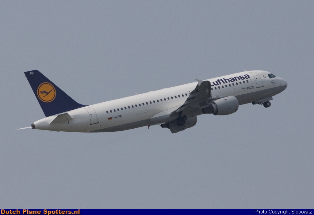 D-AIPP Airbus A320 Lufthansa by Sippowitz