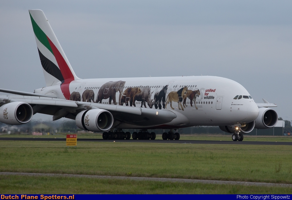 A6-EEI Airbus A380-800 Emirates by Sippowitz