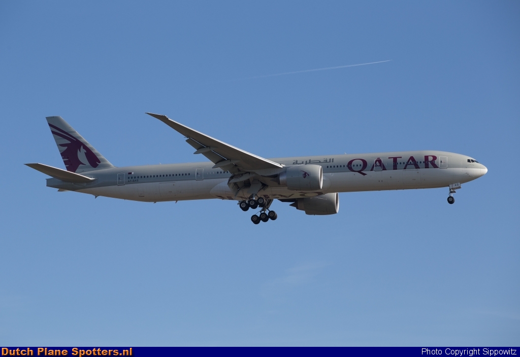 A7-BAS Boeing 777-300 Qatar Airways by Sippowitz