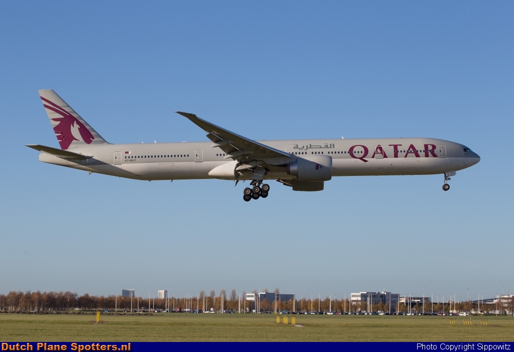 A7-BAT Boeing 777-300 Qatar Airways by Sippowitz