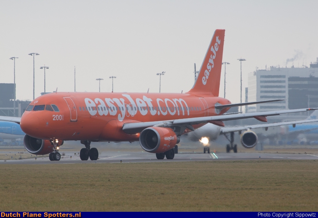 G-EZUI Airbus A320 easyJet by Sippowitz