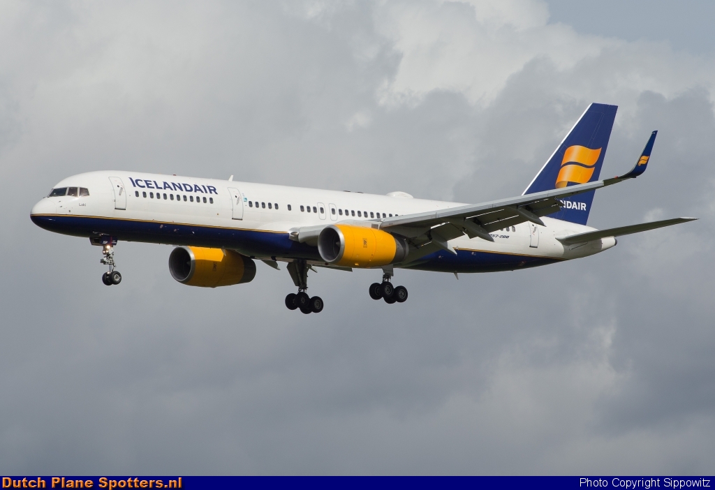 TF-ISF Boeing 757-200 Icelandair by Sippowitz
