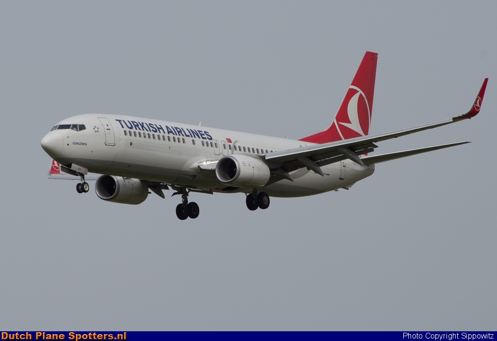 TC-JVS Boeing 737-800 Turkish Airlines by Sippowitz