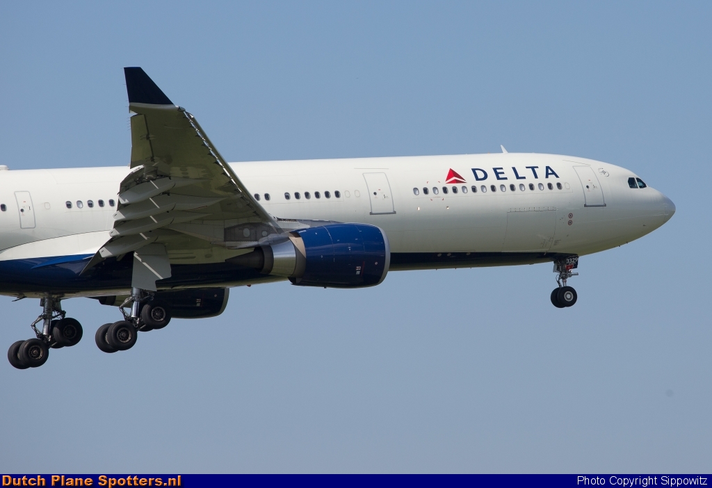 N829NW Airbus A330-300 Delta Airlines by Sippowitz