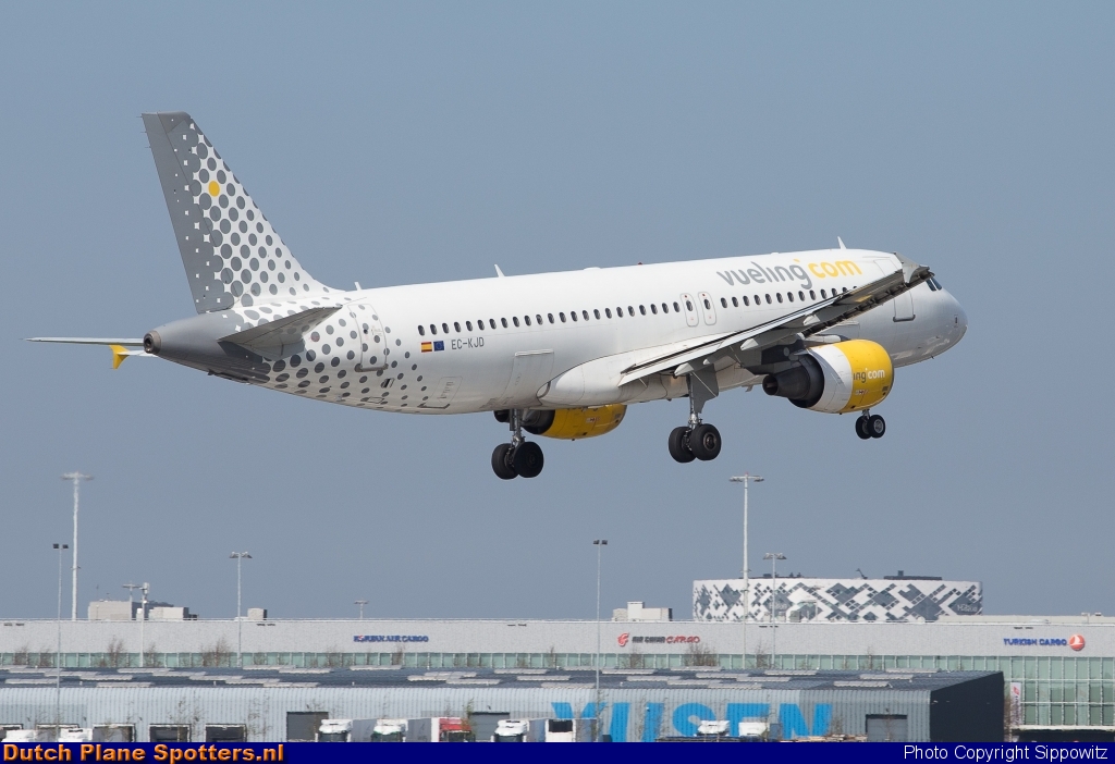 EC-KJD Airbus A320 Vueling.com by Sippowitz