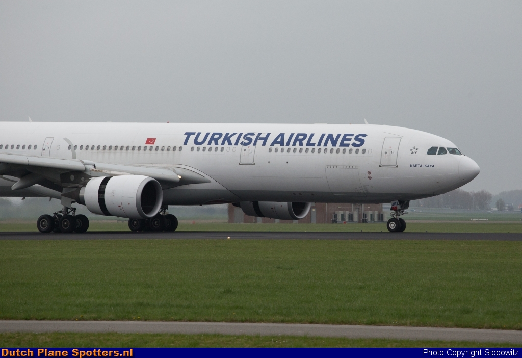 TC-JNZ Airbus A330-300 Turkish Airlines by Sippowitz