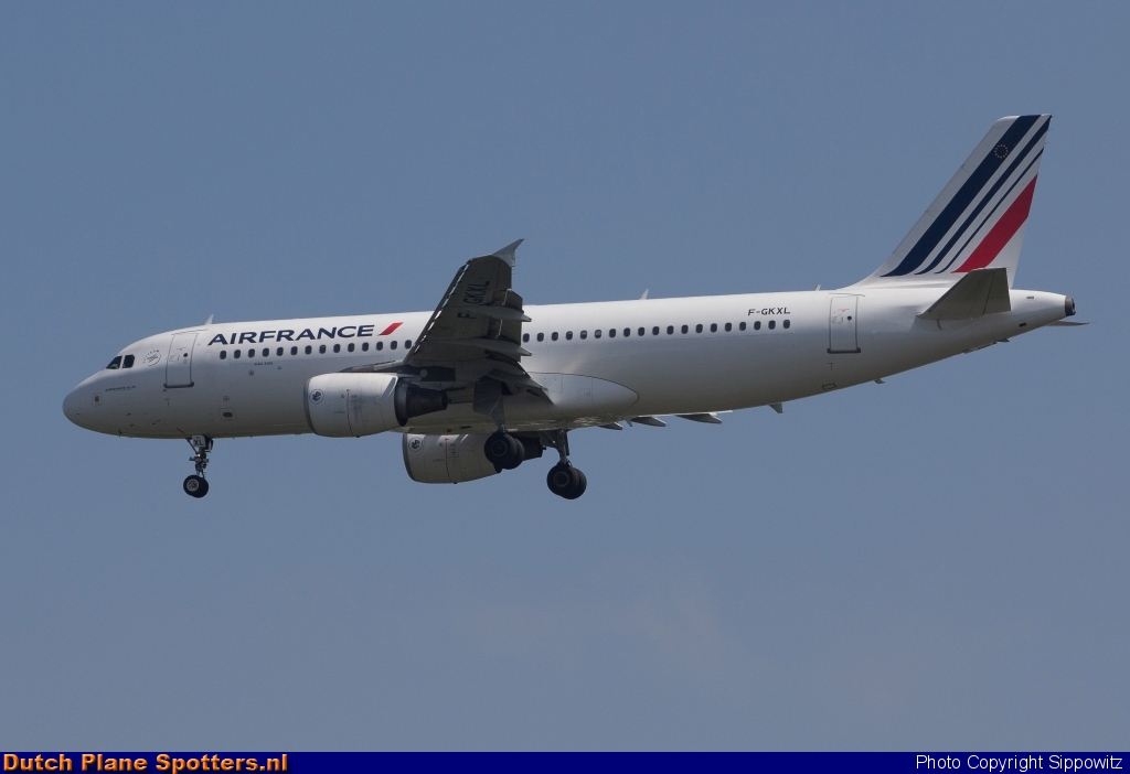 F-GKXL Airbus A320 Air France by Sippowitz