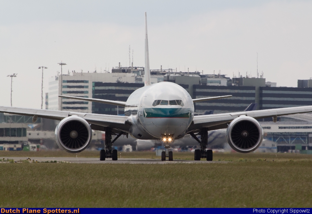 B-KQE Boeing 777-300 Cathay Pacific by Sippowitz