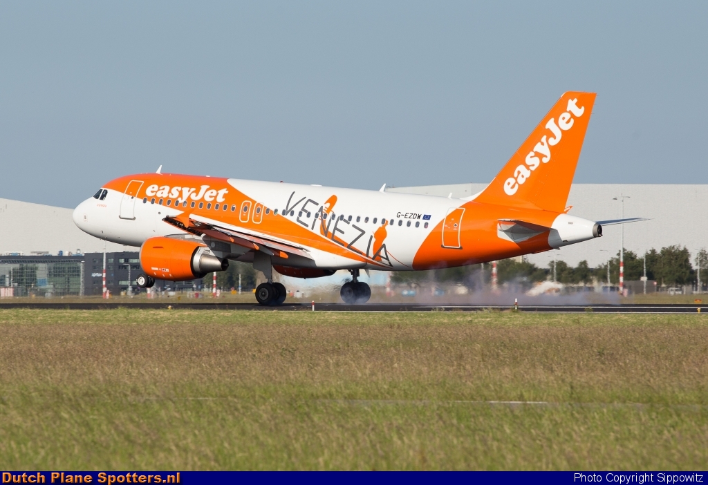 G-EZDW Airbus A319 easyJet by Sippowitz