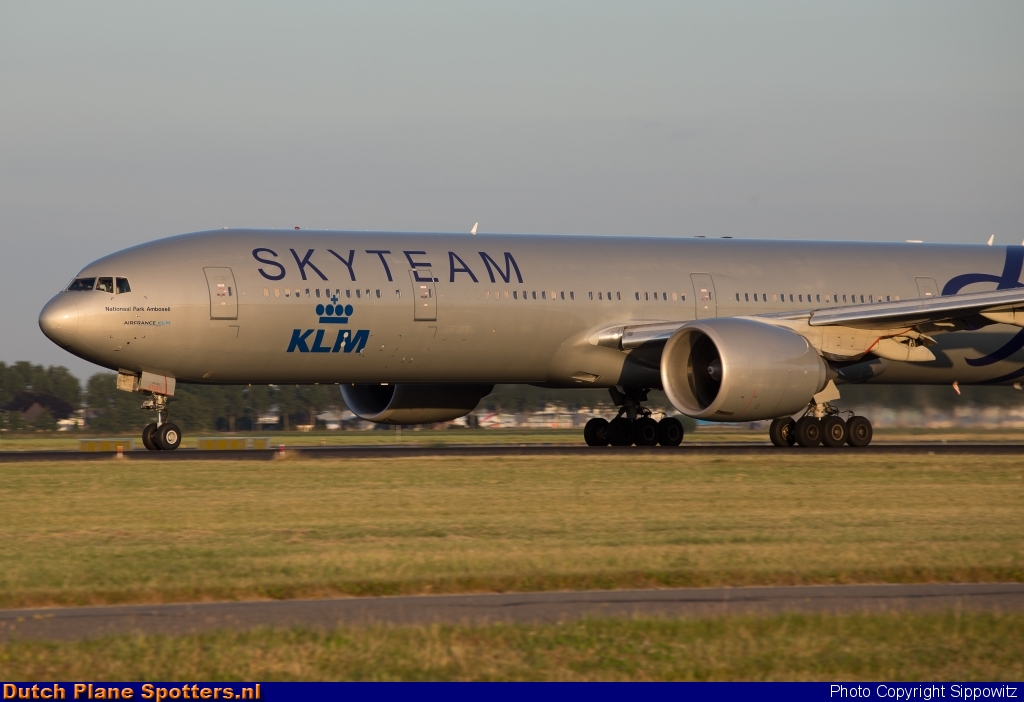 PH-BVD Boeing 777-300 KLM Royal Dutch Airlines by Sippowitz