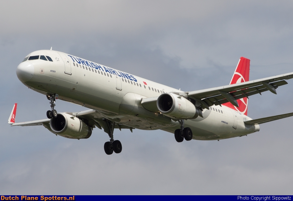 TC-JSM Airbus A321 Turkish Airlines by Sippowitz