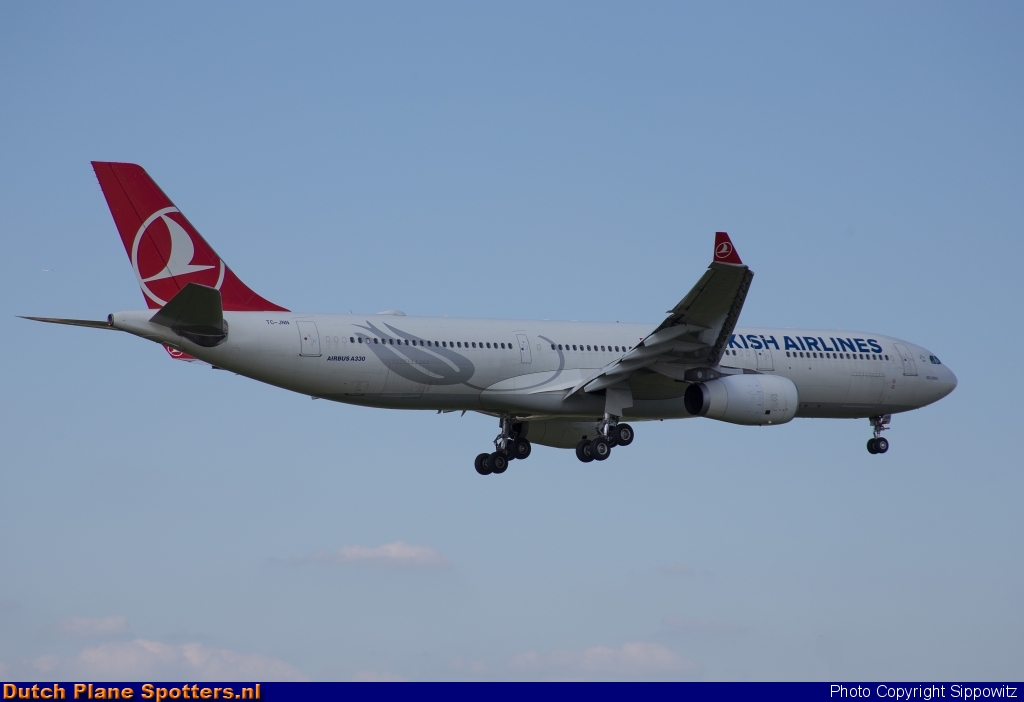 TC-JNN Airbus A330-300 Turkish Airlines by Sippowitz