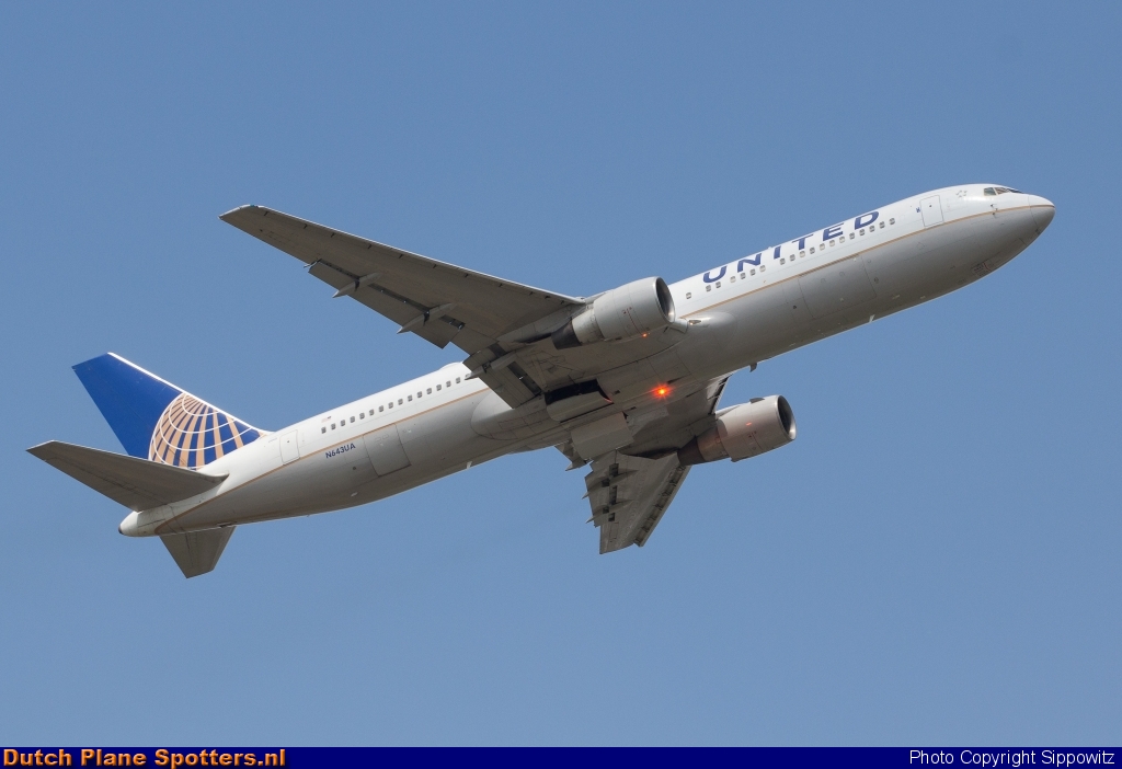 N643UA Boeing 767-300 United Airlines by Sippowitz