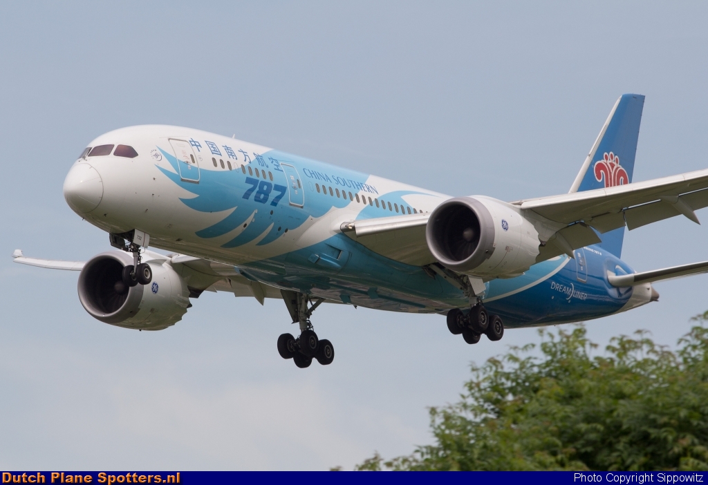 B-2732 Boeing 787-8 Dreamliner China Southern by Sippowitz