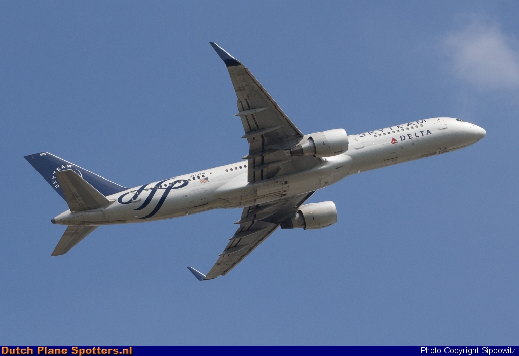 N722TW Boeing 757-200 Delta Airlines by Sippowitz