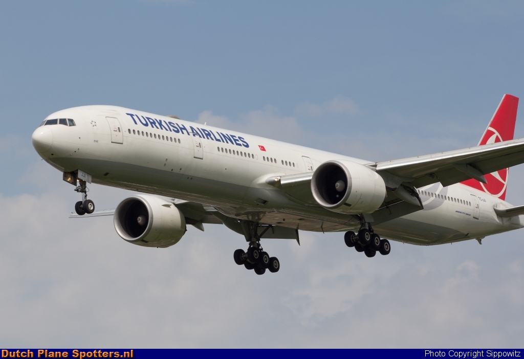 TC-JJI Boeing 777-300 Turkish Airlines by Sippowitz