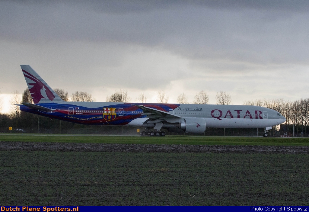 A7-BAE Boeing 777-300 Qatar Airways by Sippowitz