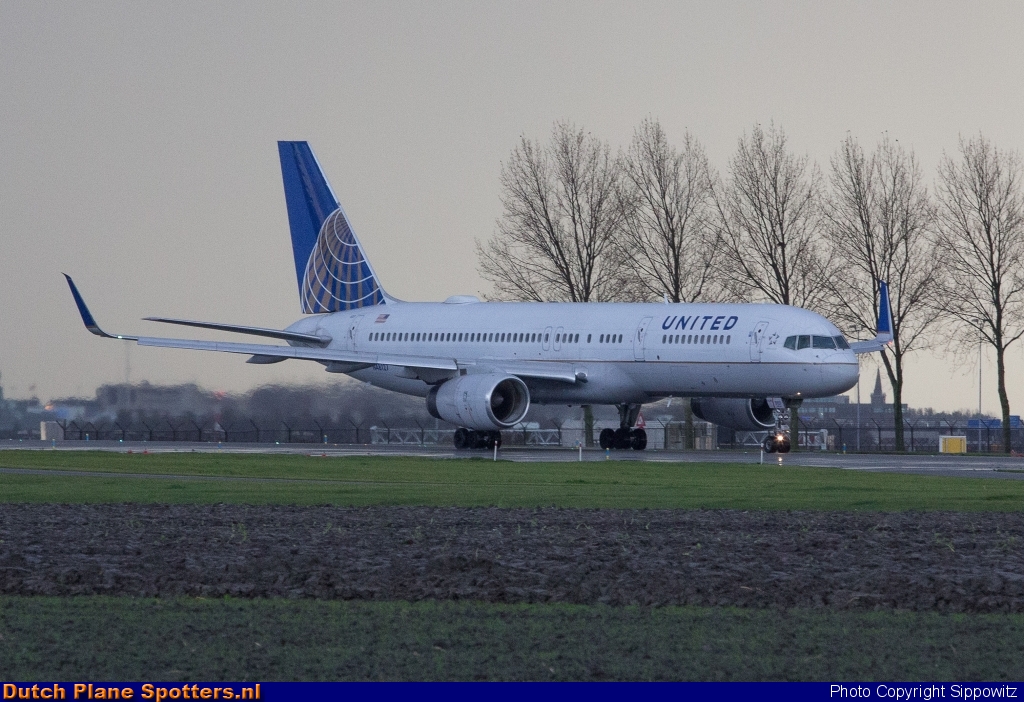 N48127 Boeing 757-200 United Airlines by Sippowitz
