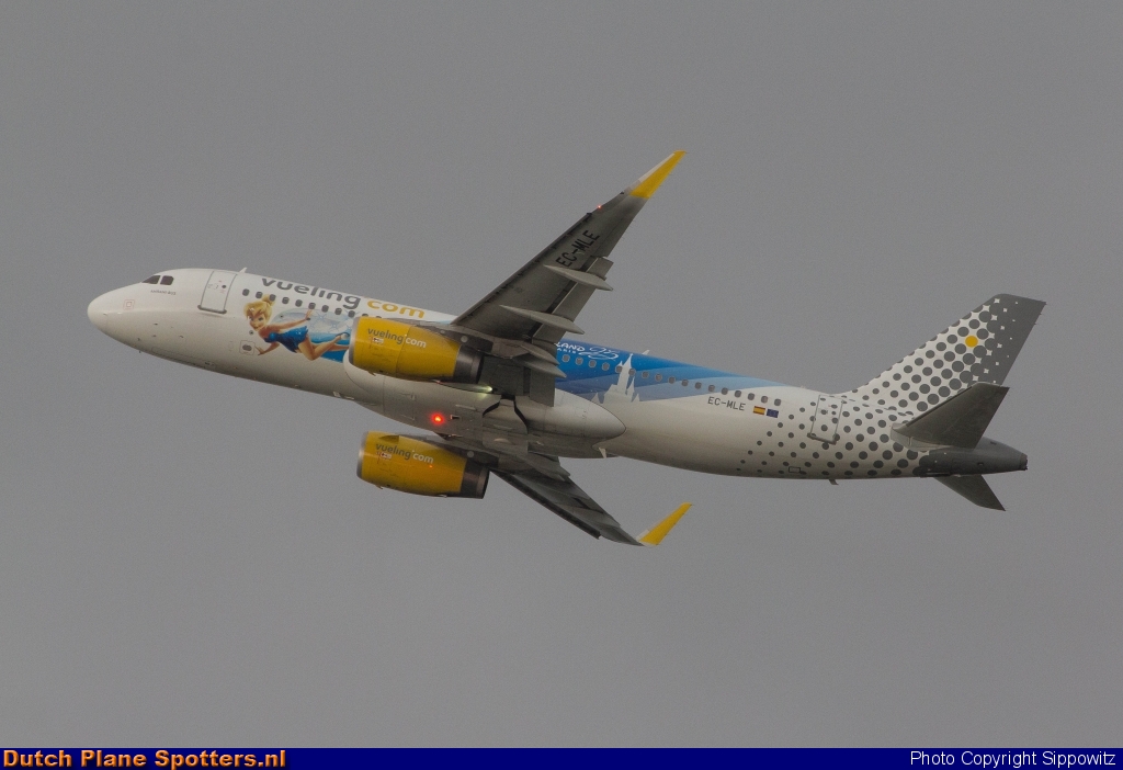 EC-MLE Airbus A320 Vueling.com by Sippowitz