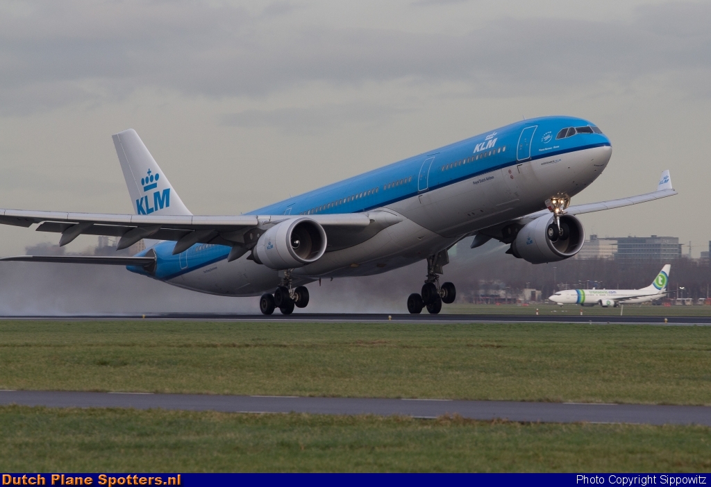 PH-AKB Airbus A330-300 KLM Royal Dutch Airlines by Sippowitz