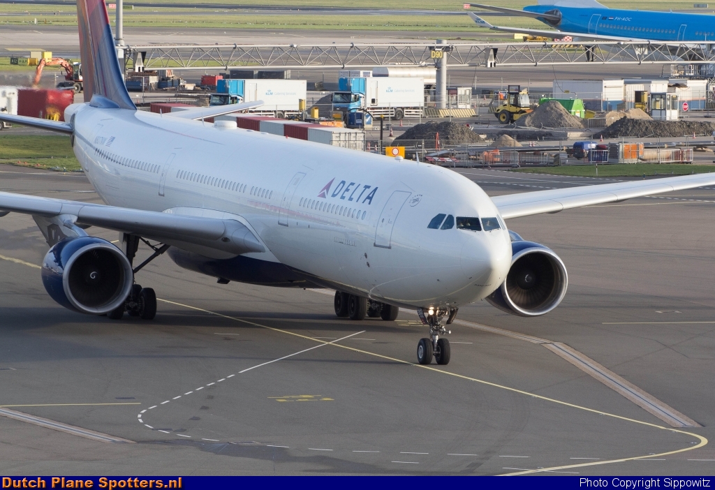 N807NW Airbus A330-300 Delta Airlines by Sippowitz