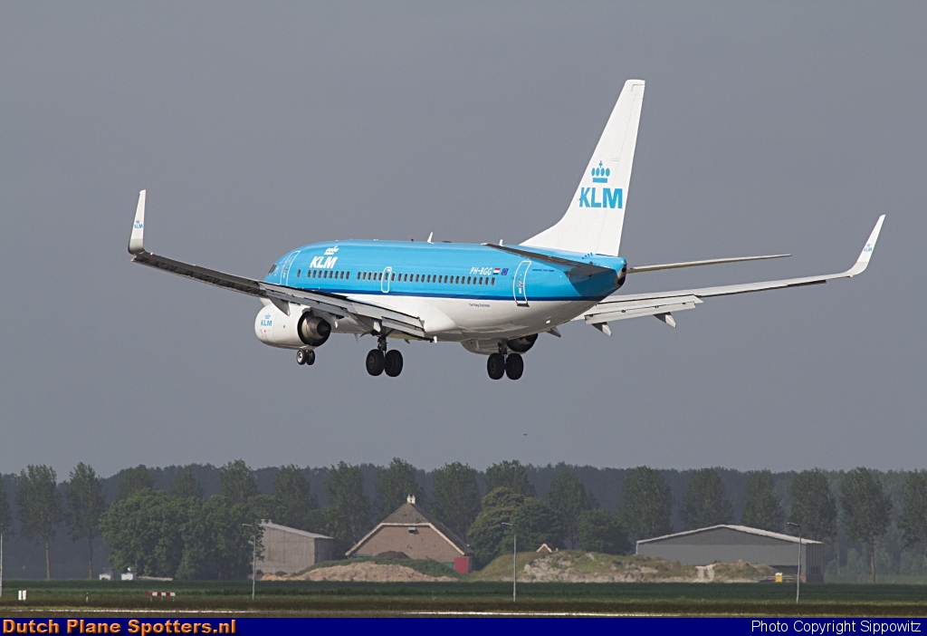 PH-BGG Boeing 737-700 KLM Royal Dutch Airlines by Sippowitz