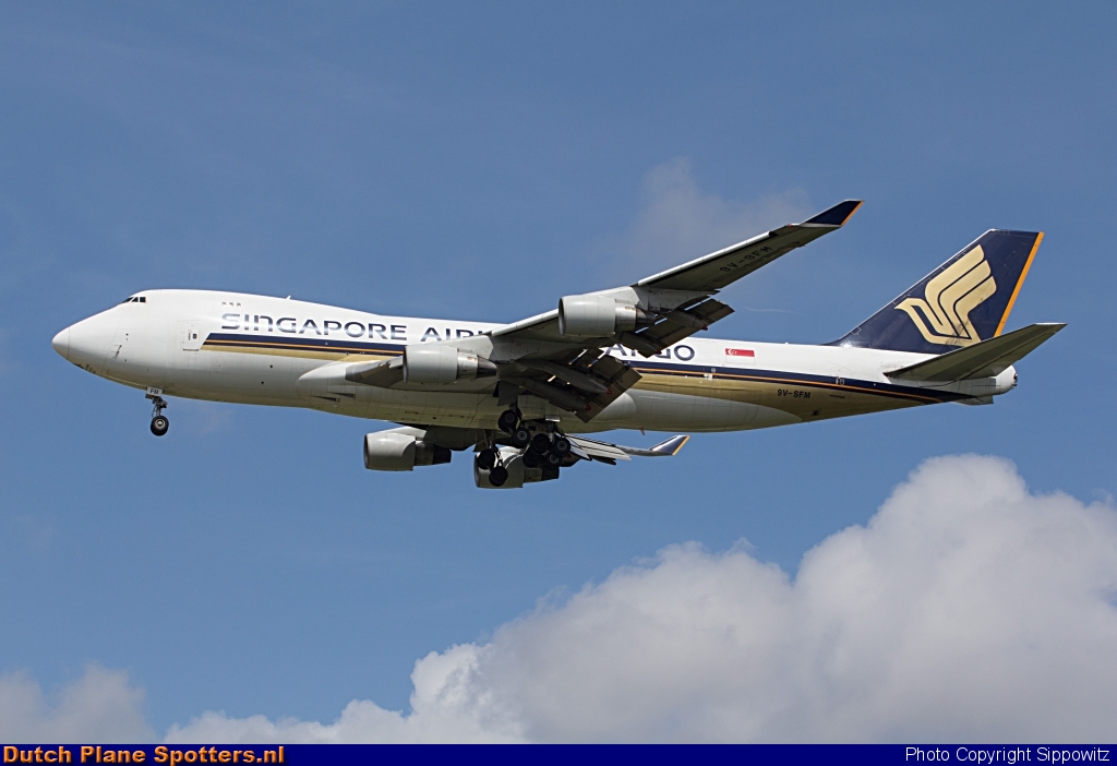 9V-SFM Boeing 747-400 Singapore Airlines Cargo by Sippowitz