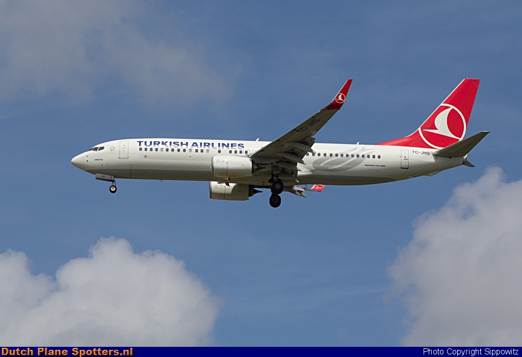 TC-JHS Boeing 737-800 Turkish Airlines by Sippowitz
