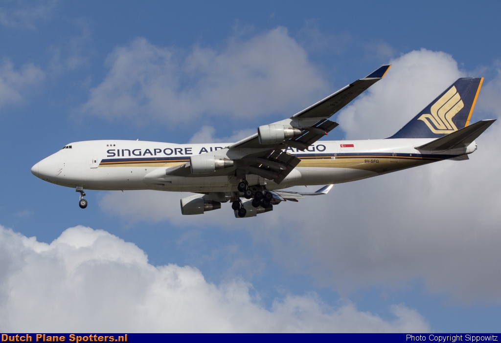 9V-SFG Boeing 747-400 Singapore Airlines Cargo by Sippowitz